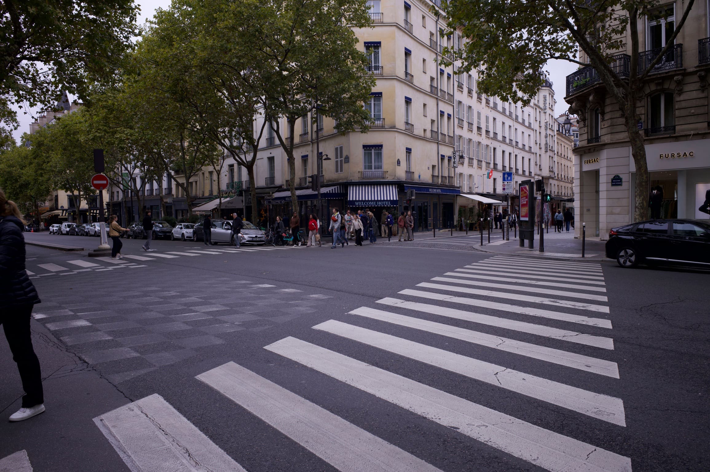 B1B9E663-868D-433E-B6F7-4C265AF2AF68